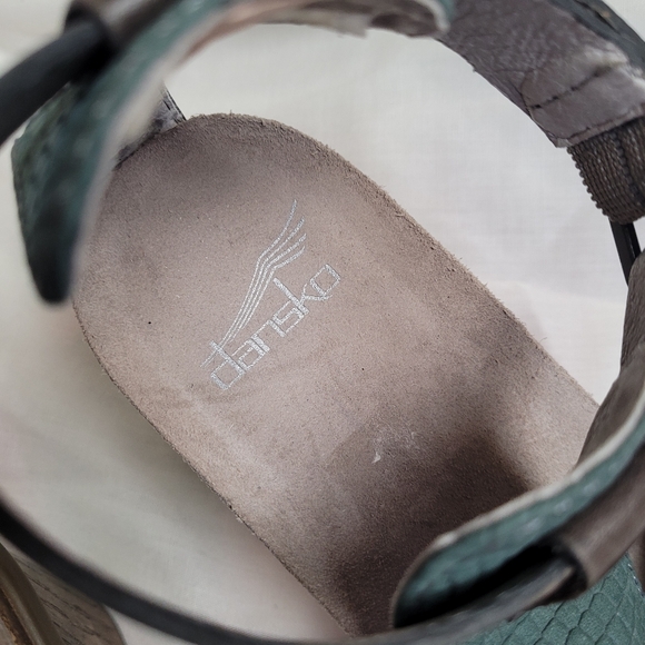 Dansko Dominque heels cross buckle strap sandals - Picture 5 of 16